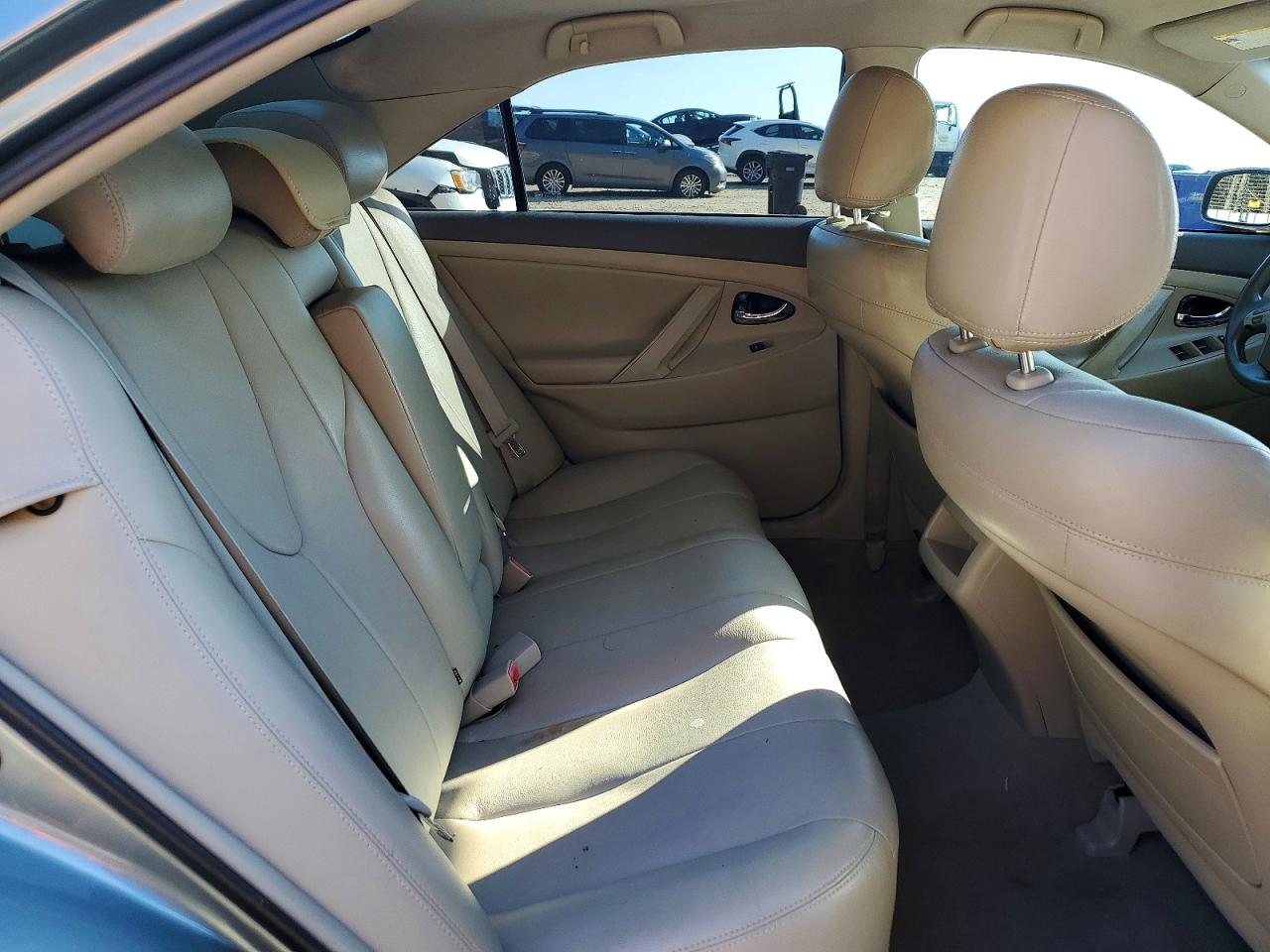 2010 TOYOTA CAMRY LE photo 37