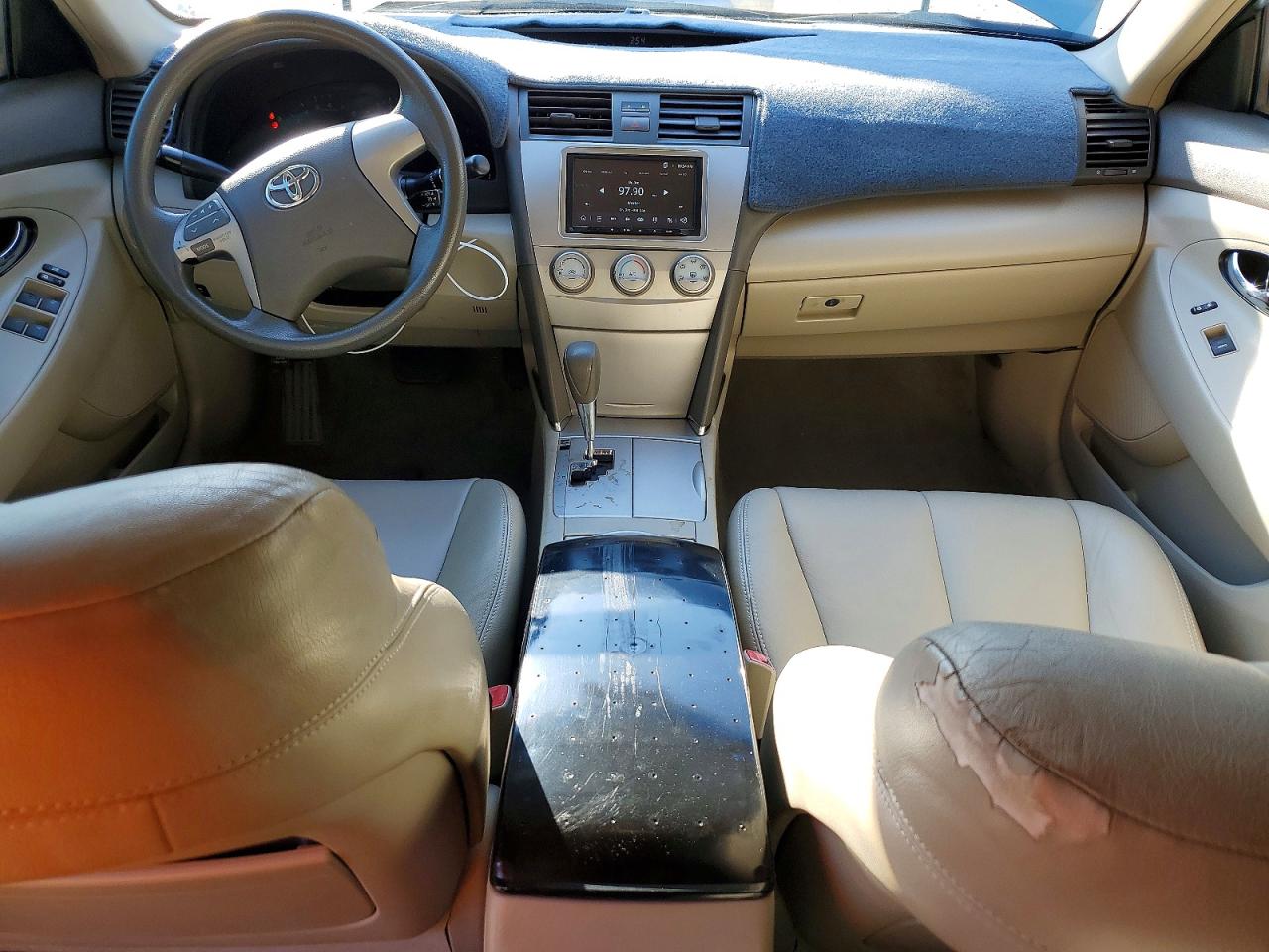 2010 TOYOTA CAMRY LE photo 29