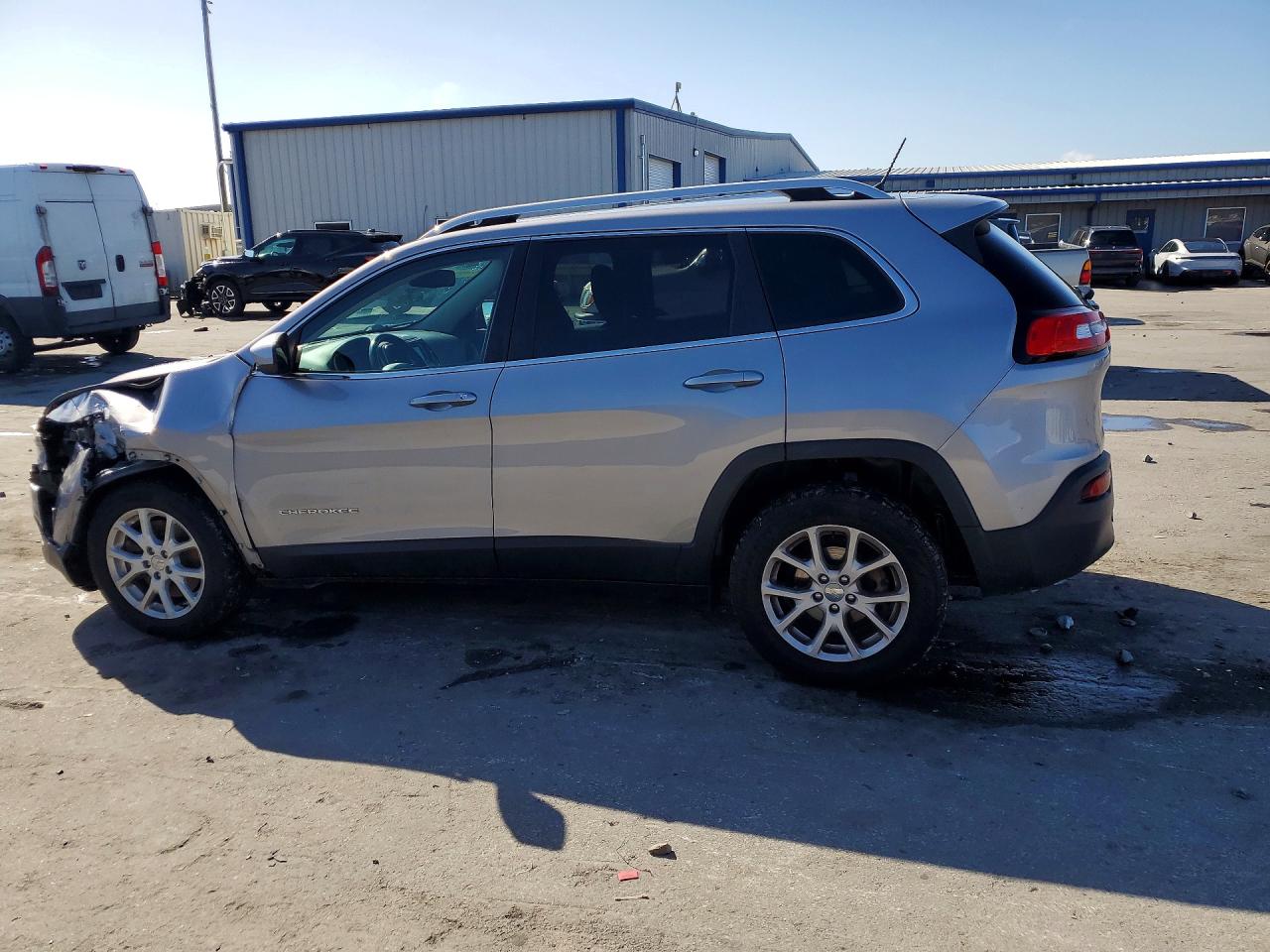 2018 JEEP CHEROKEE LATITUDE photo 3