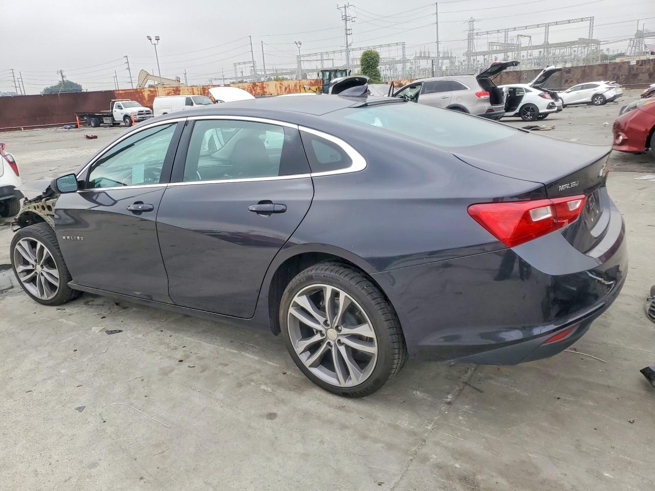 2023 CHEVROLET MALIBU LT photo 3