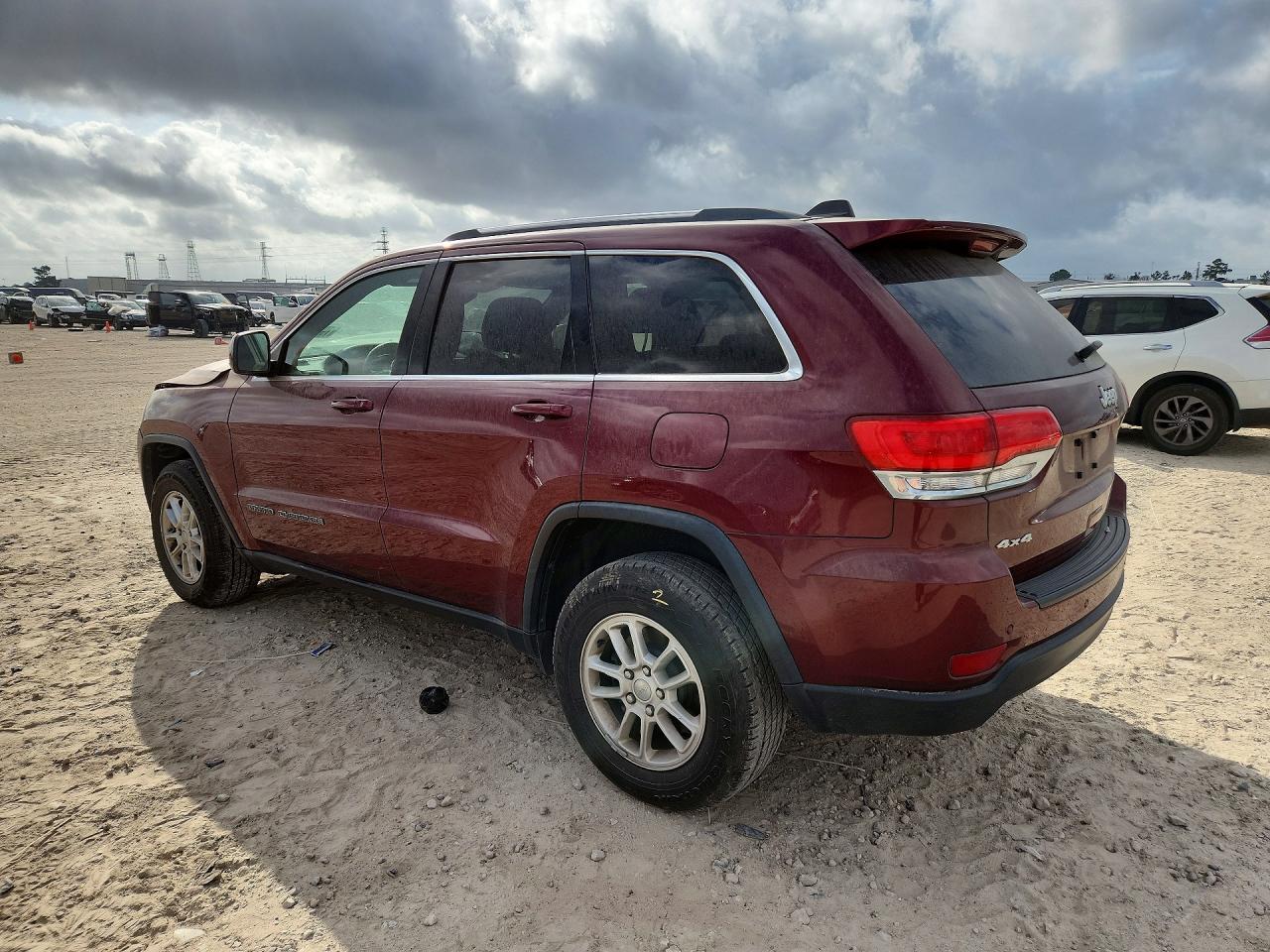 2018 JEEP GRAND CHEROKEE LAREDO photo 2