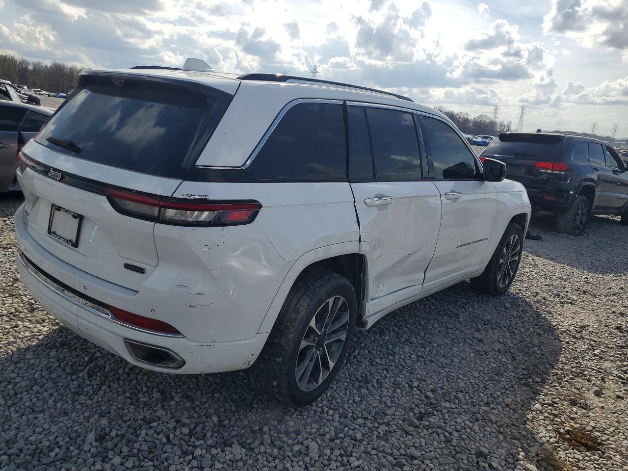 2022 JEEP GRAND CHEROKEE OVERLAND photo 5
