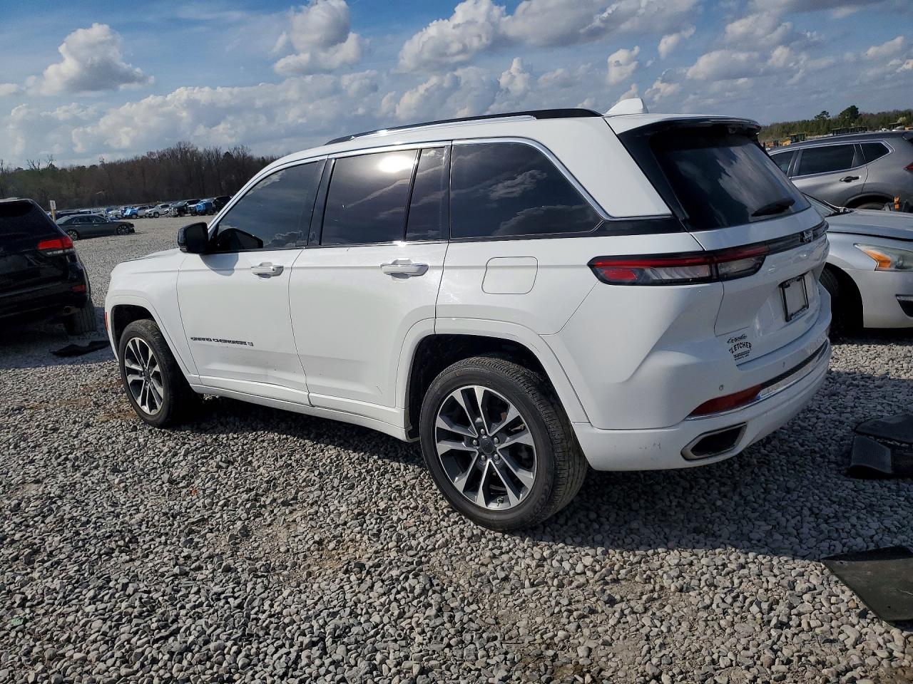 2022 JEEP GRAND CHEROKEE OVERLAND photo 3