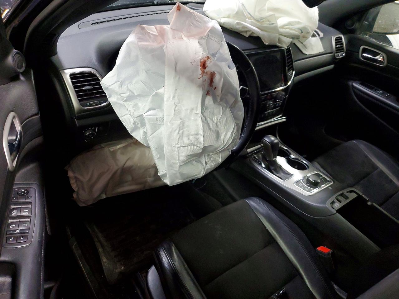 2020 JEEP GRAND CHEROKEE LAREDO photo 15