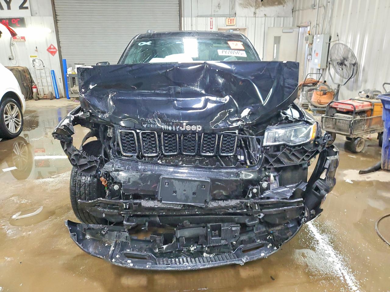 2020 JEEP GRAND CHEROKEE LAREDO photo 9