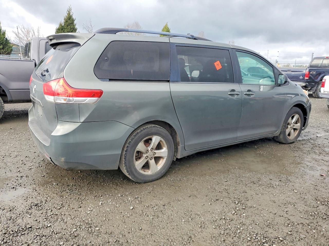 2013 TOYOTA SIENNA LE 8-PASSENGER photo 7