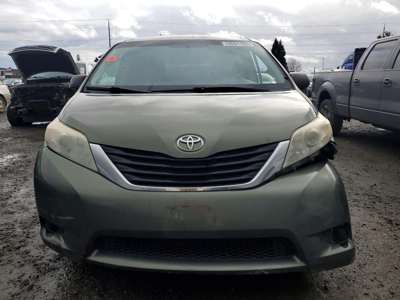 2013 TOYOTA SIENNA LE 8-PASSENGER photo 13