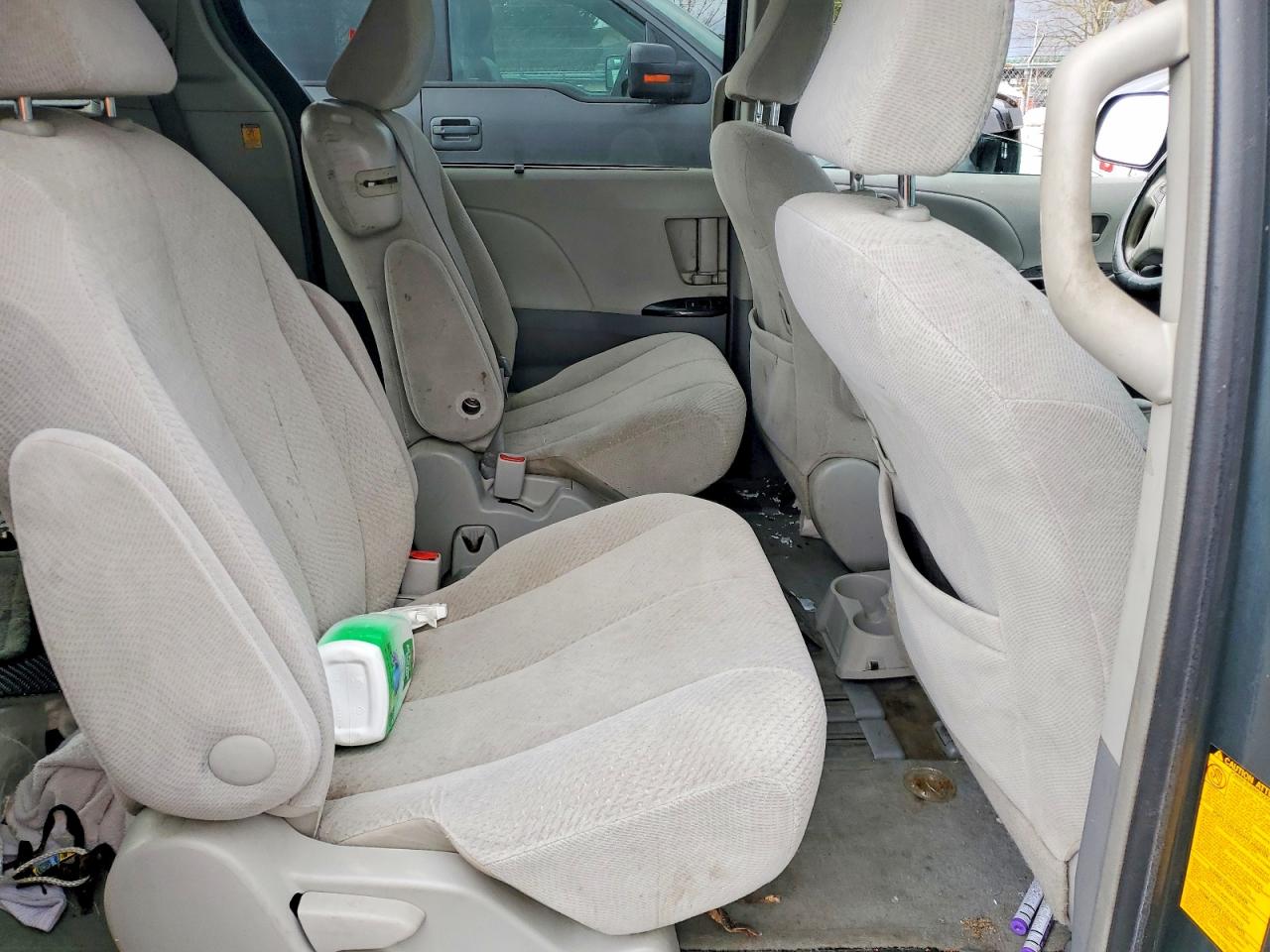 2013 TOYOTA SIENNA LE 8-PASSENGER photo 31