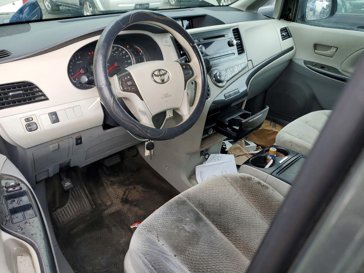 2013 TOYOTA SIENNA LE 8-PASSENGER photo 22