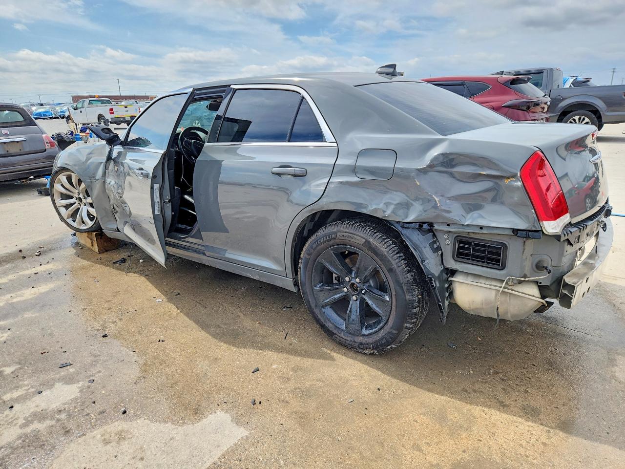 2019 CHRYSLER 300 TOURING photo 2