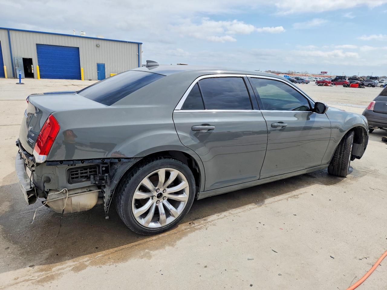 2019 CHRYSLER 300 TOURING photo 3
