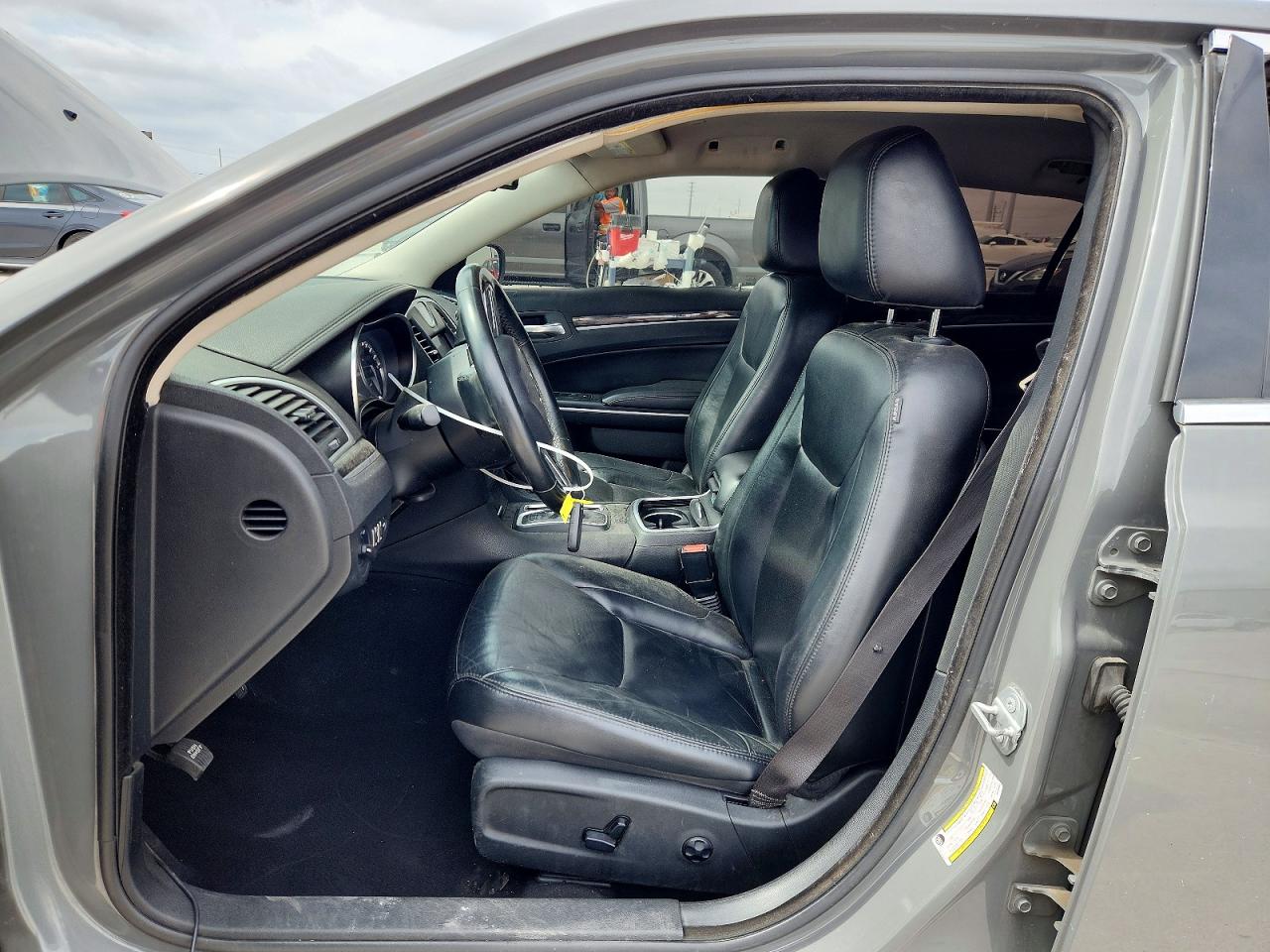 2019 CHRYSLER 300 TOURING photo 7