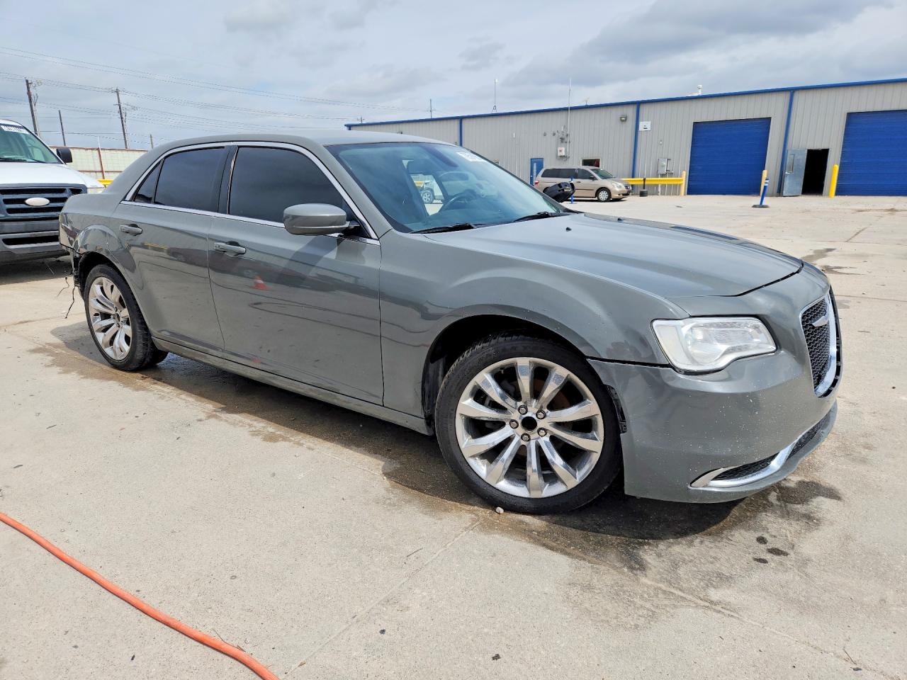 2019 CHRYSLER 300 TOURING photo 4