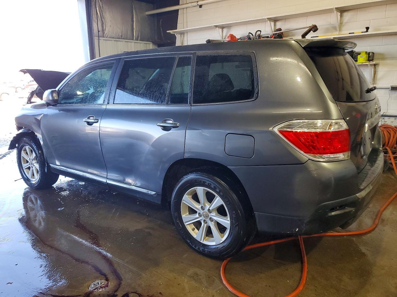 2011 TOYOTA HIGHLANDER BASE photo 2