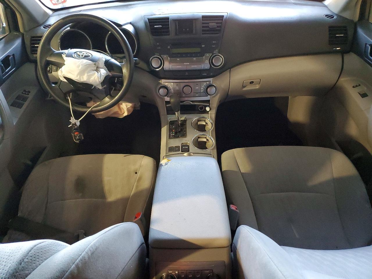 2011 TOYOTA HIGHLANDER BASE photo 8