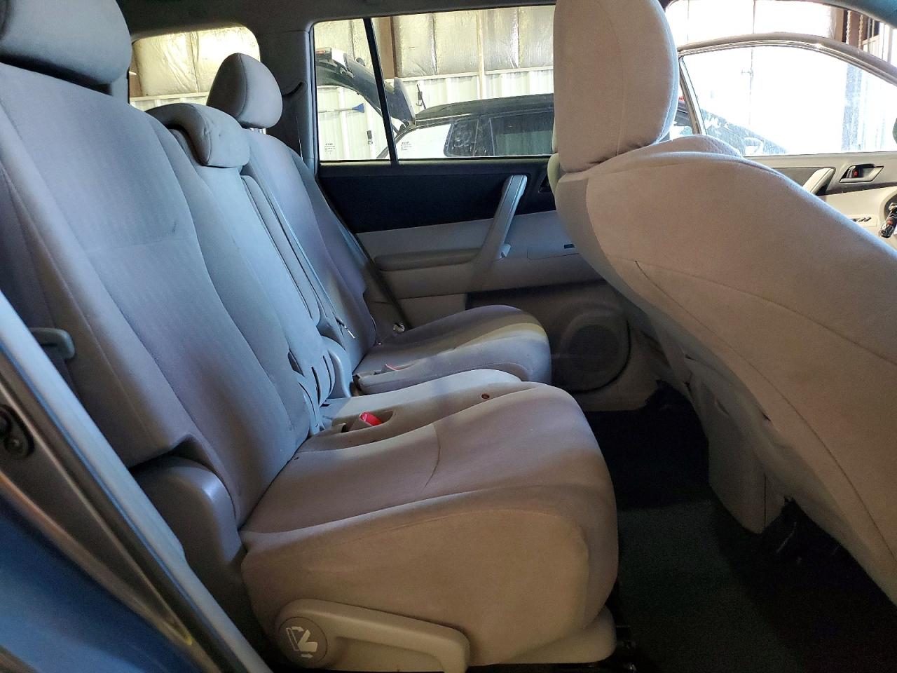 2011 TOYOTA HIGHLANDER BASE photo 11