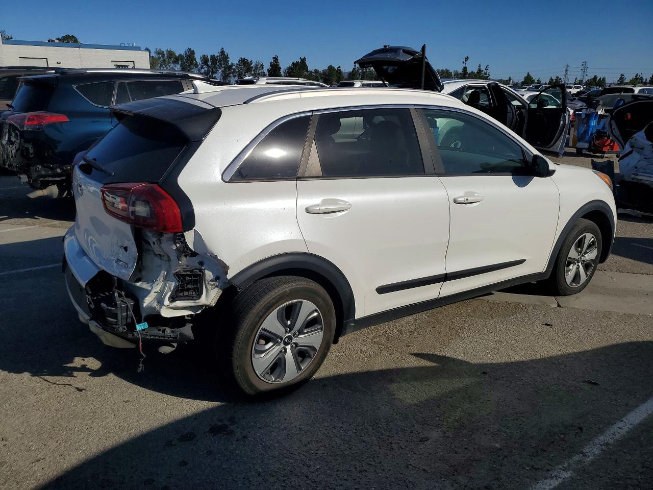 2017 KIA NIRO LX photo 5