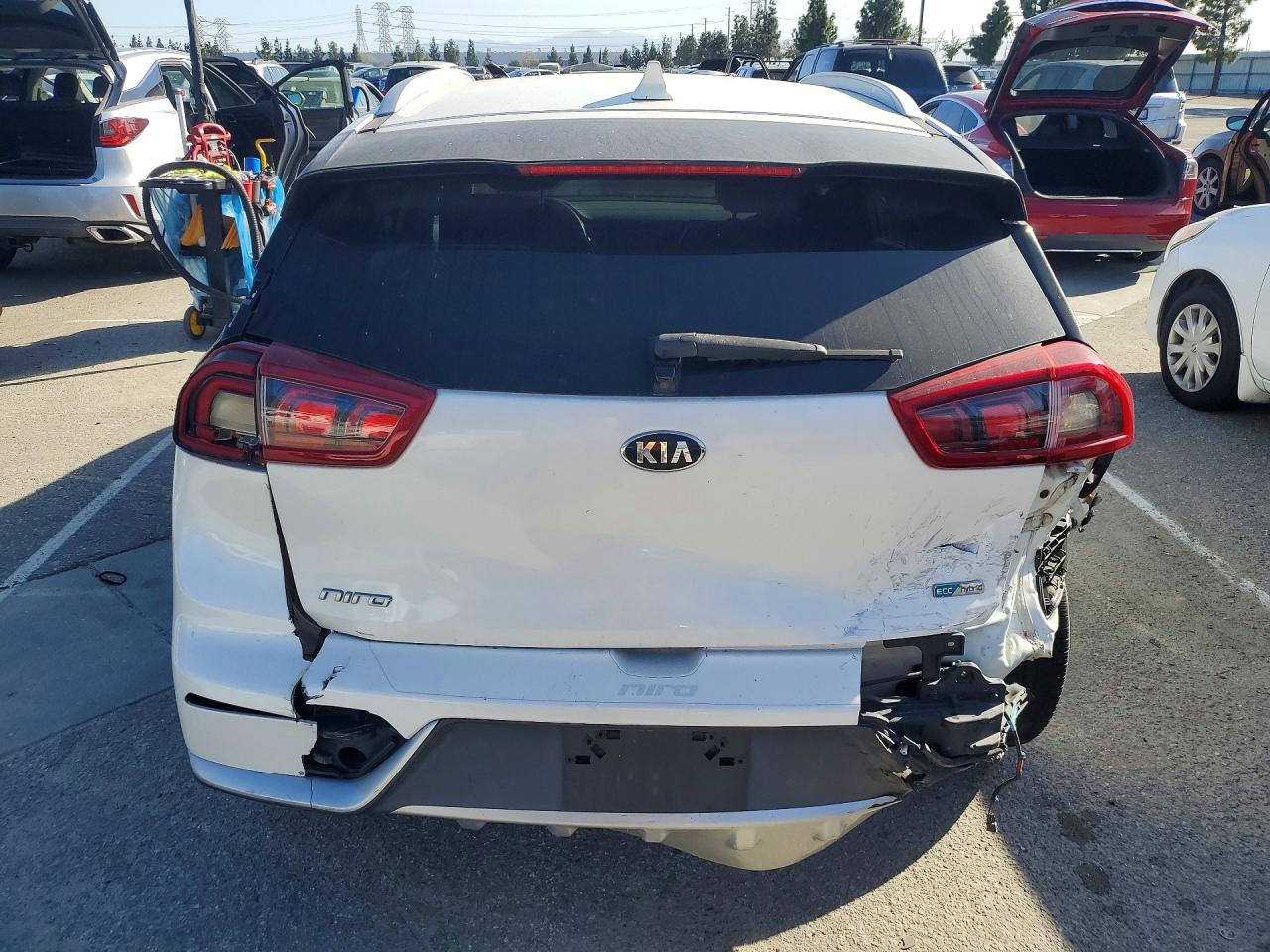 2017 KIA NIRO LX photo 11