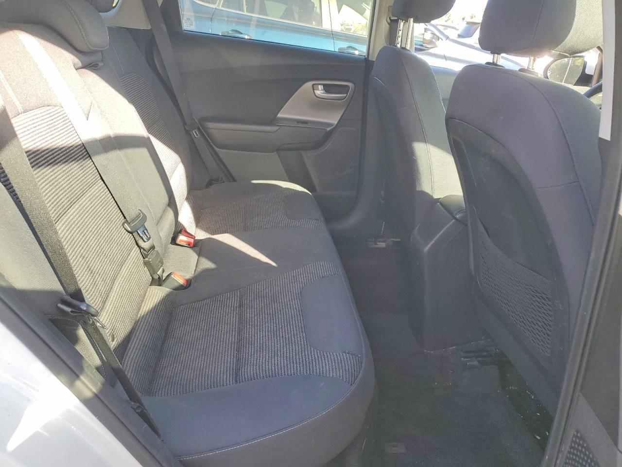 2017 KIA NIRO LX photo 19