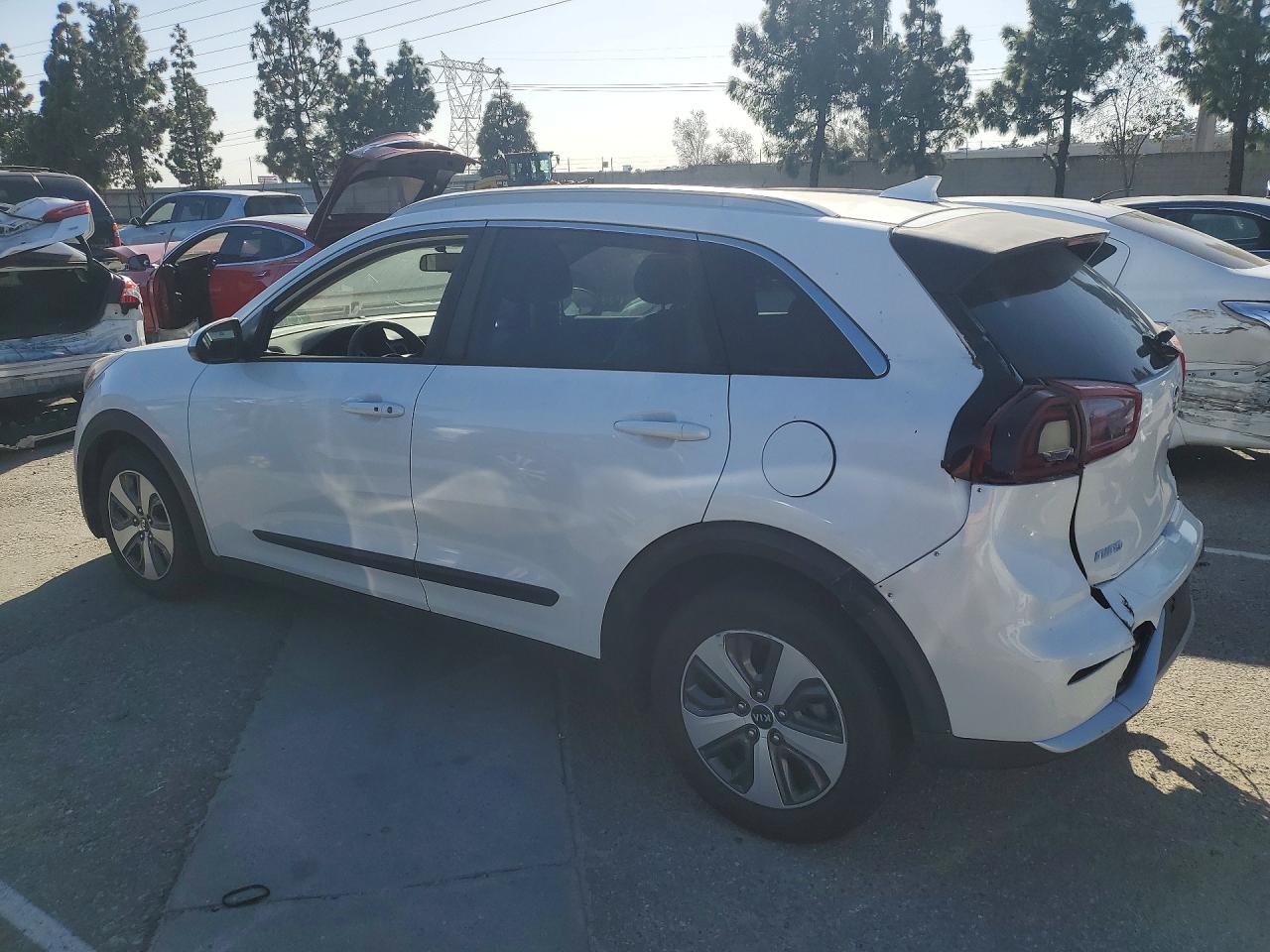 2017 KIA NIRO LX photo 3