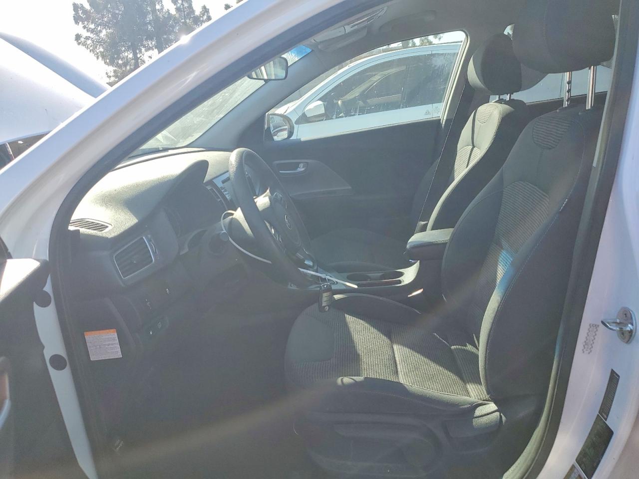 2017 KIA NIRO LX photo 13