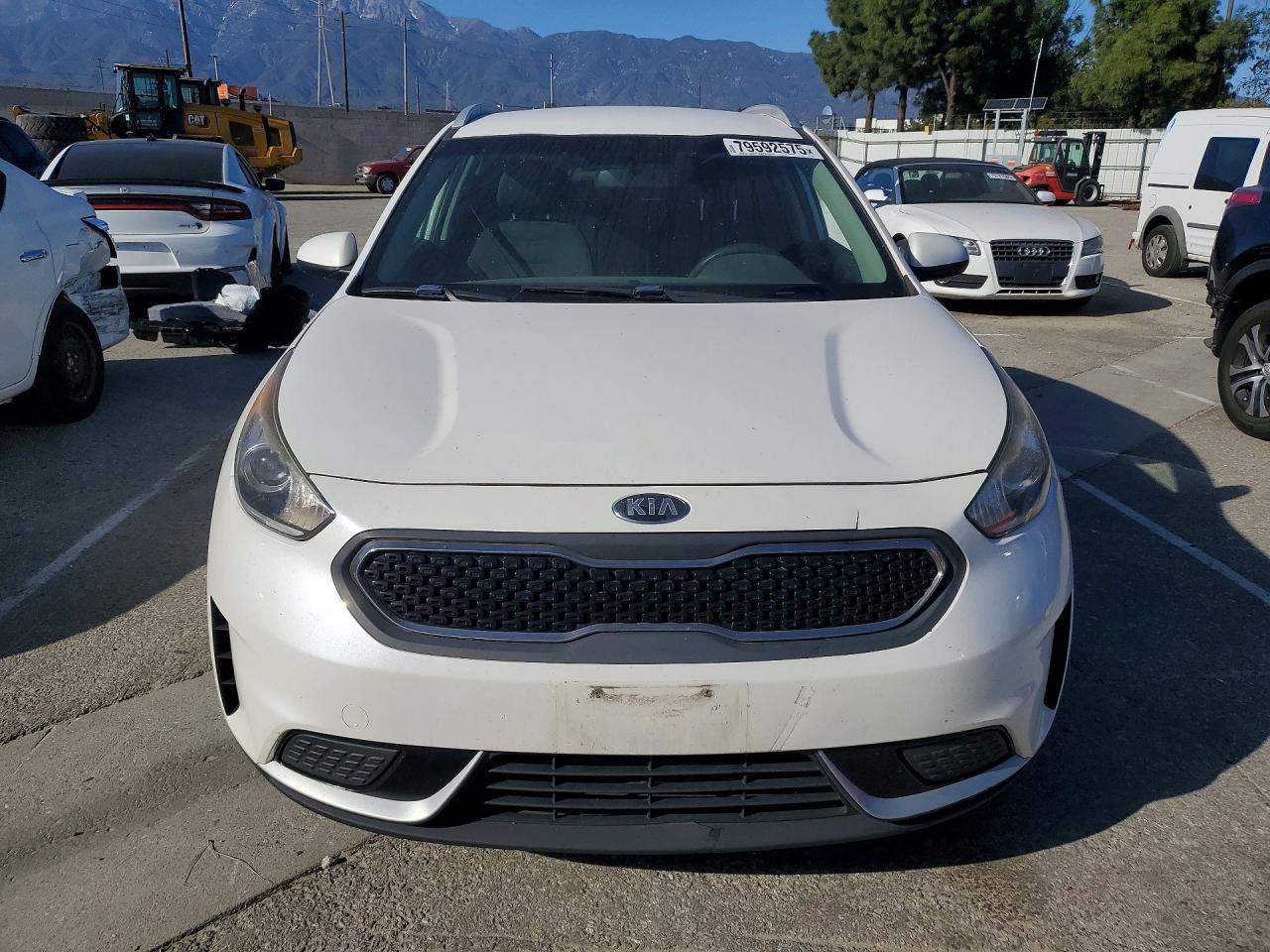 2017 KIA NIRO LX photo 9