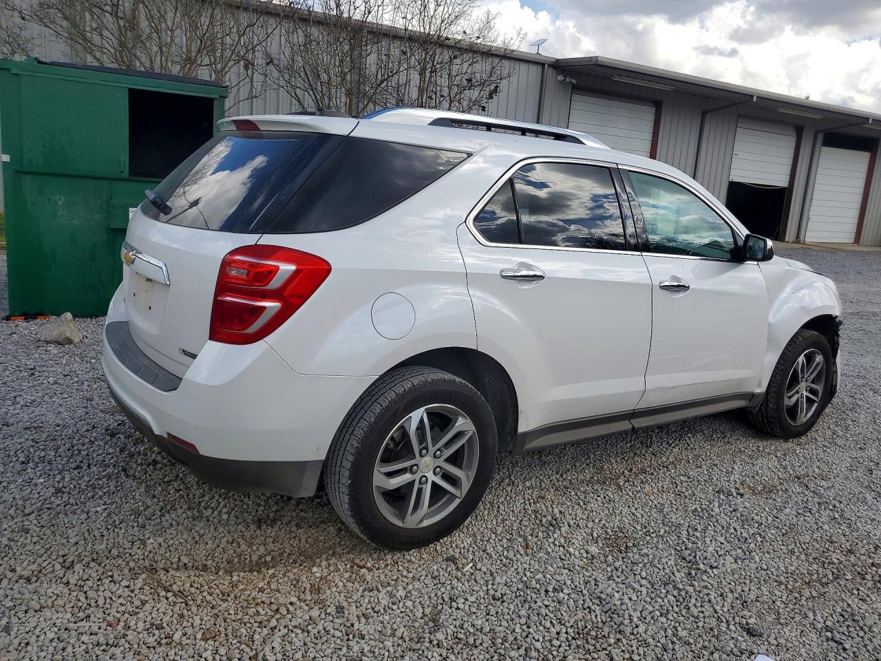 2017 CHEVROLET EQUINOX photo 3