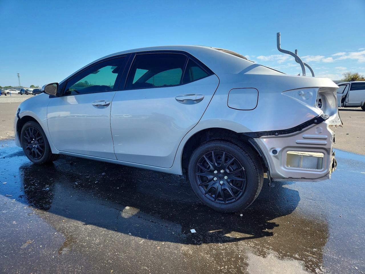2019 TOYOTA COROLLA LE photo 2