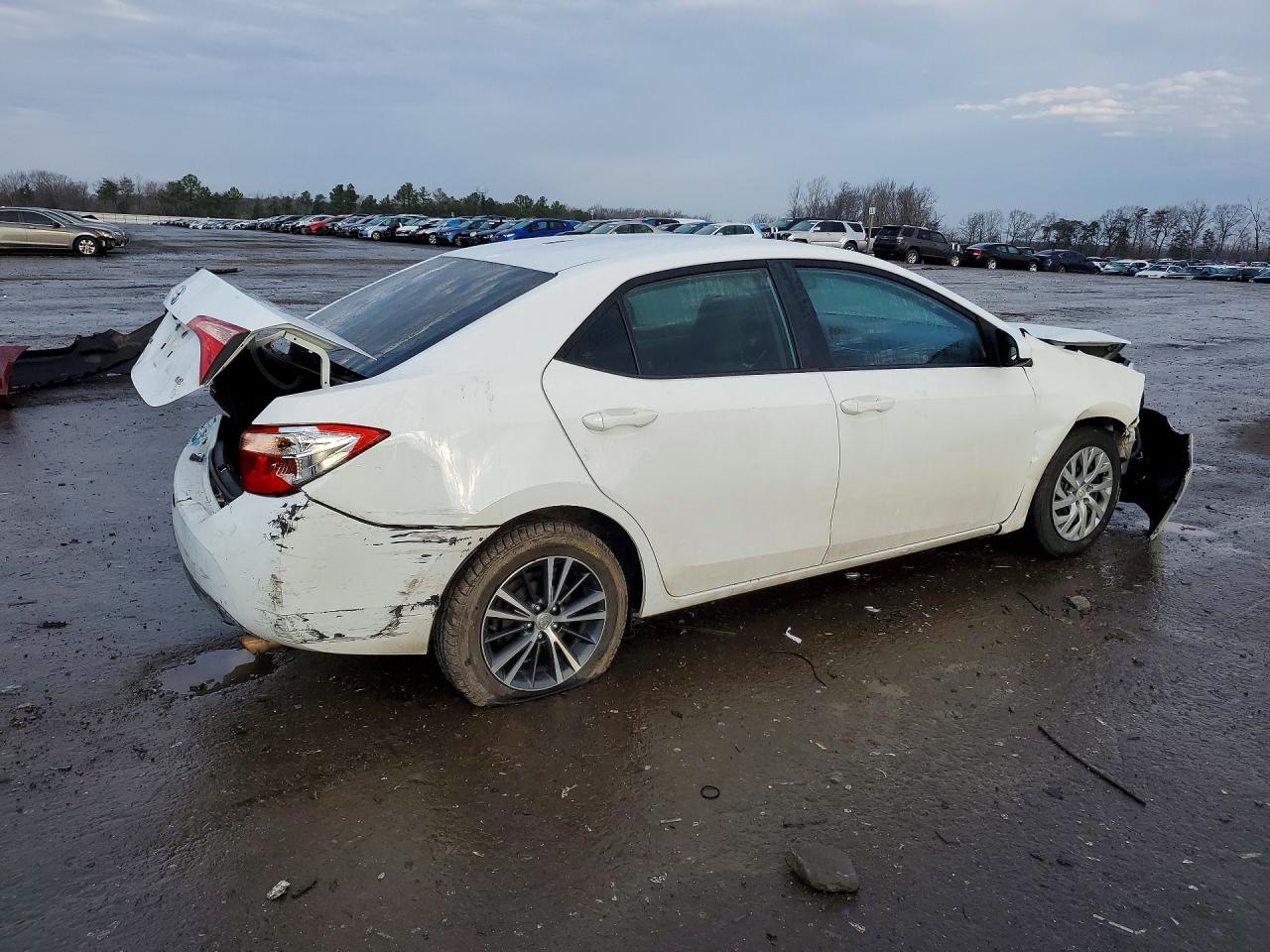 2017 TOYOTA COROLLA photo 3