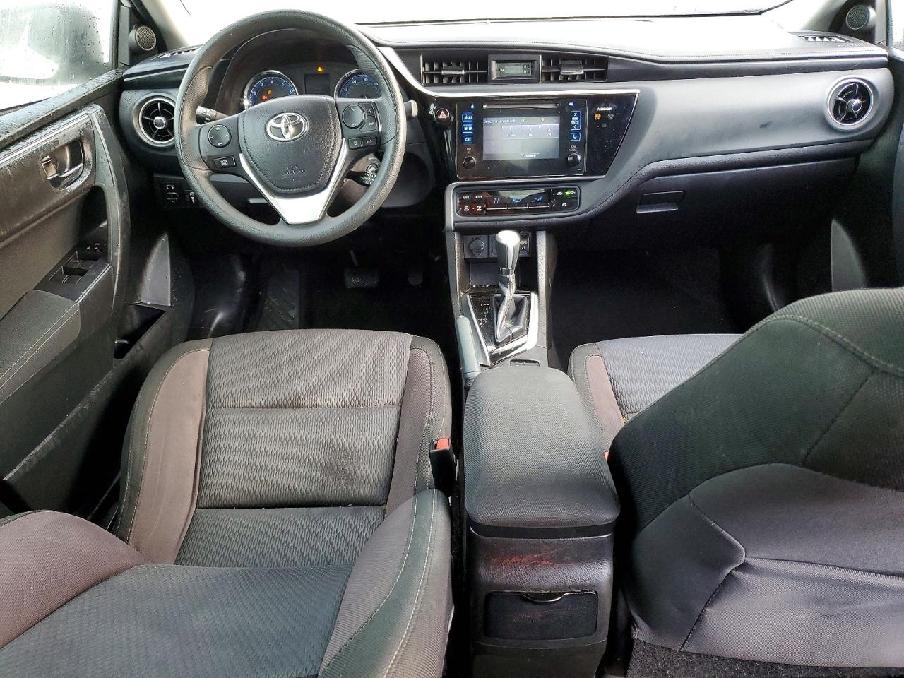 2017 TOYOTA COROLLA photo 8