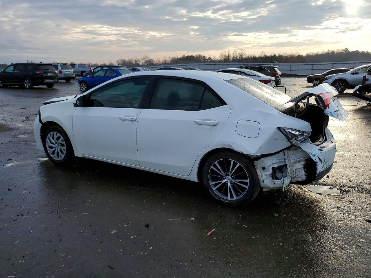 2017 TOYOTA COROLLA photo 2