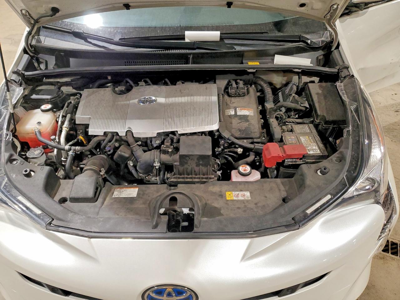 2017 TOYOTA PRIUS FOUR TOURING photo 31