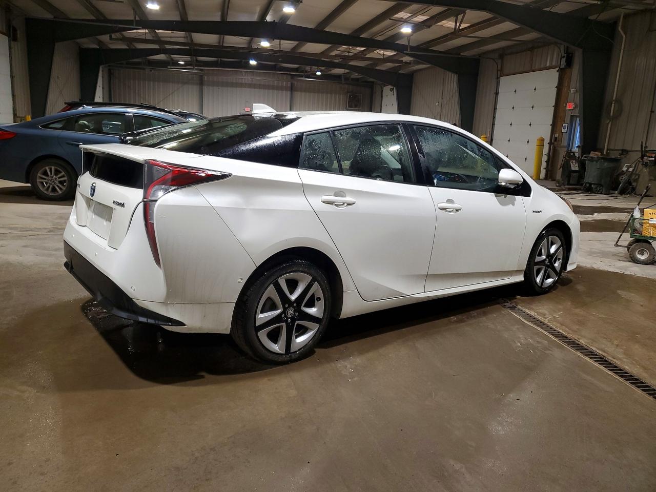 2017 TOYOTA PRIUS FOUR TOURING photo 7