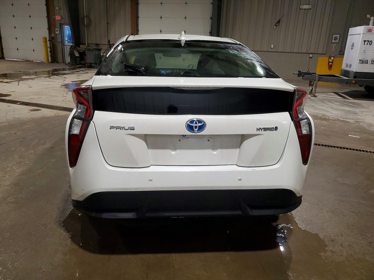2017 TOYOTA PRIUS FOUR TOURING photo 16