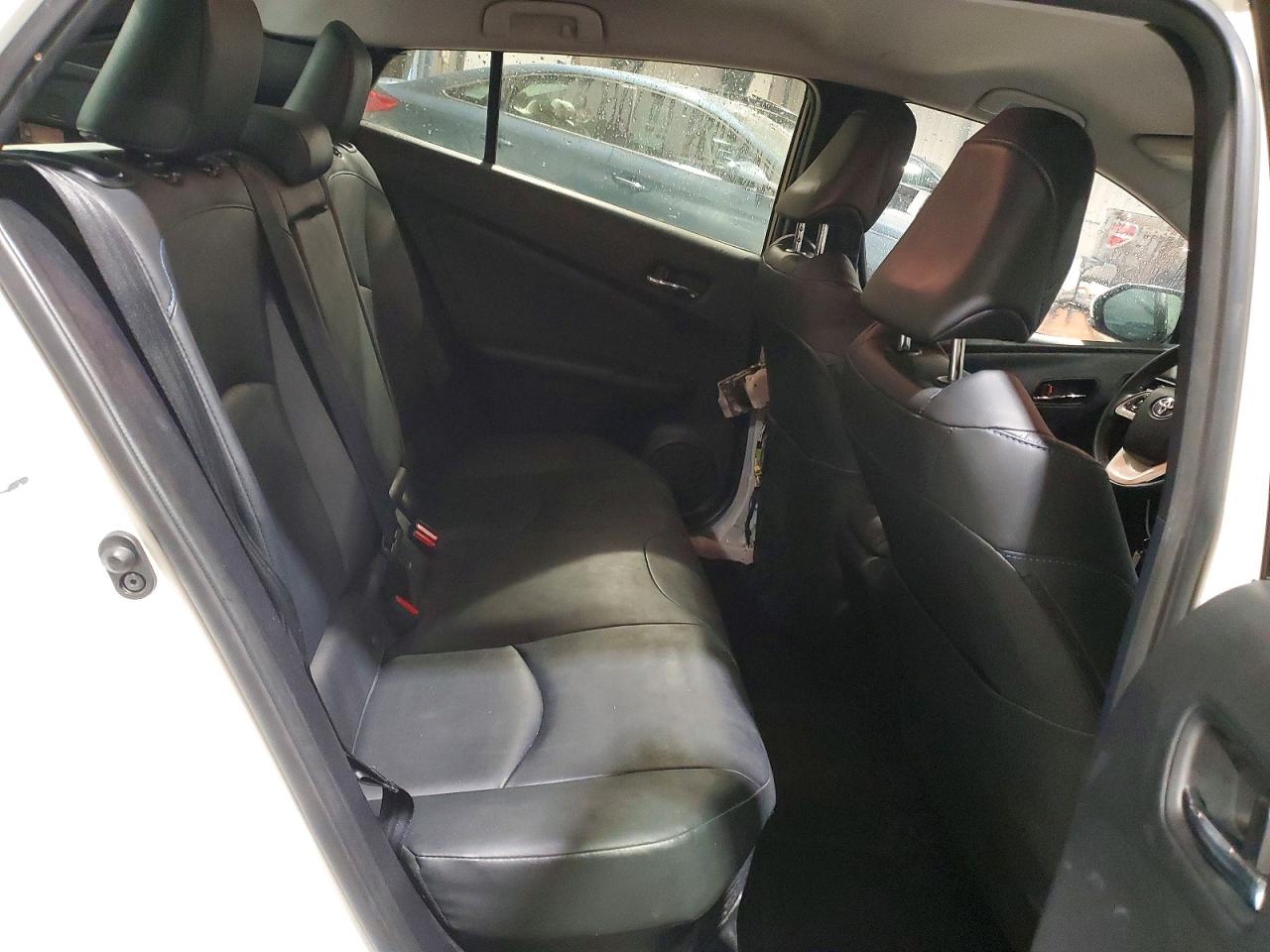 2017 TOYOTA PRIUS FOUR TOURING photo 28