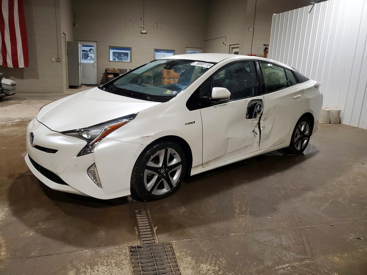 2017 TOYOTA PRIUS