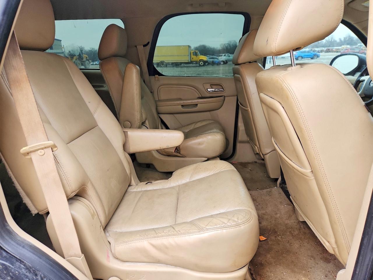 2011 CADILLAC ESCALADE LUXURY photo 21