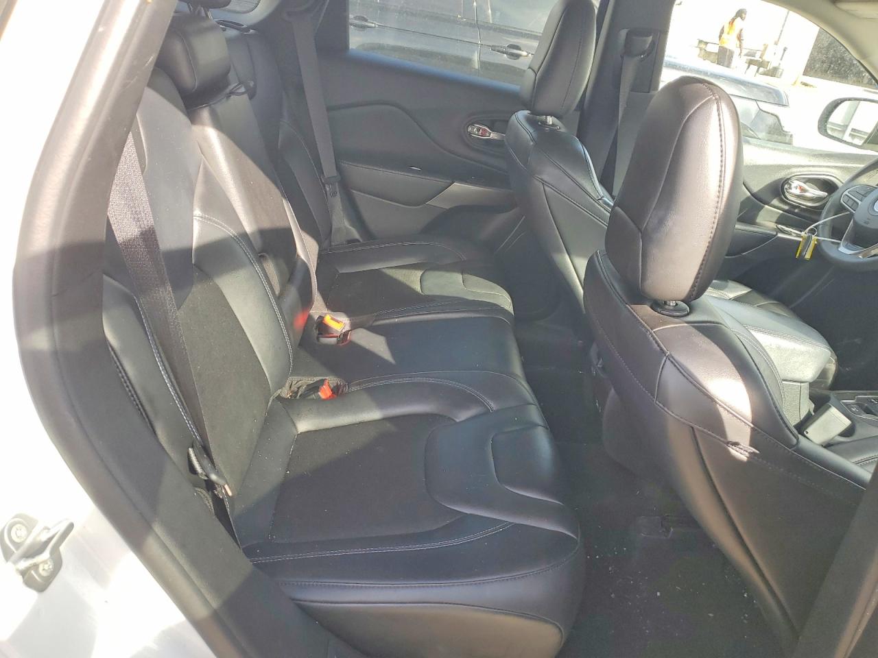 2021 JEEP CHEROKEE photo 19