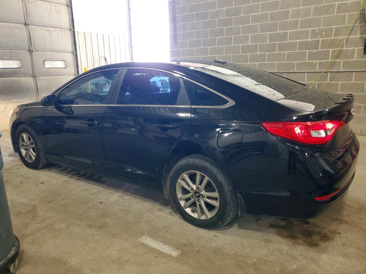 2015 HYUNDAI SONATA SE photo 3