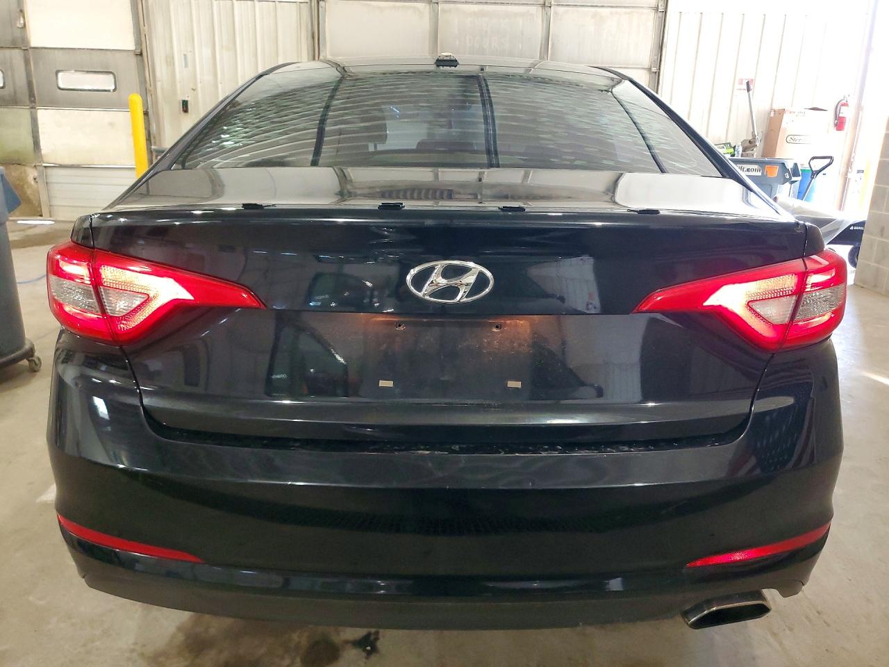 2015 HYUNDAI SONATA SE photo 11