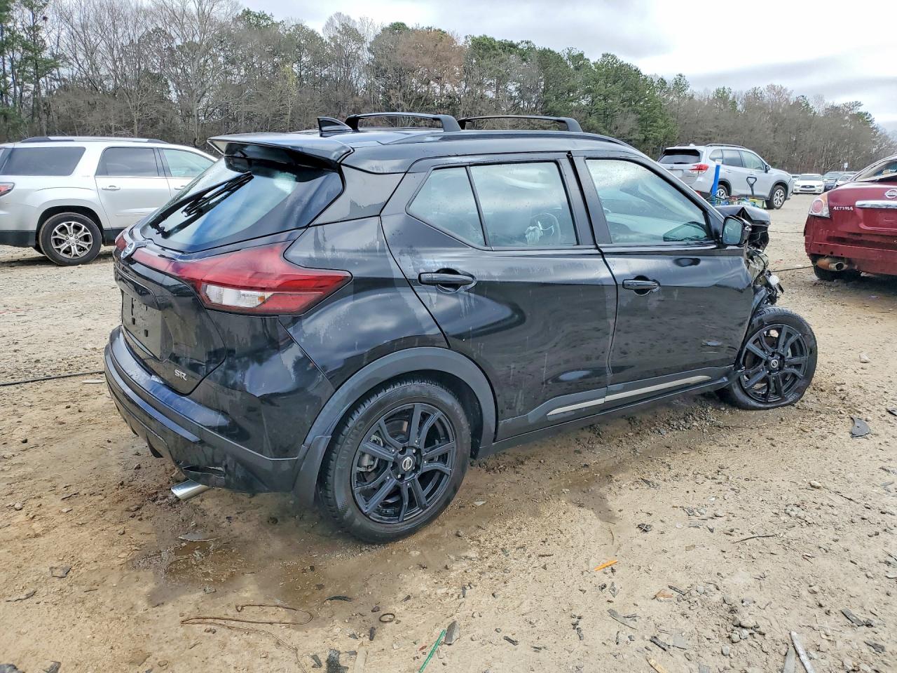 2021 NISSAN KICKS SR photo 3