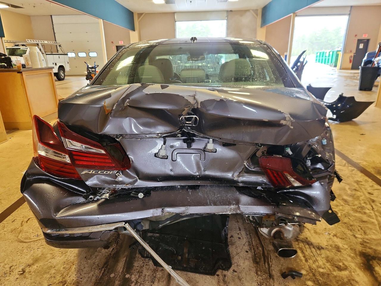2017 HONDA ACCORD EXL photo 11