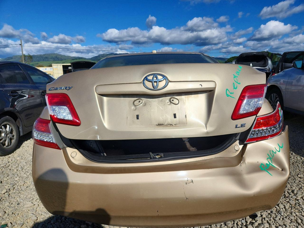 2011 TOYOTA CAMRY LE photo 6