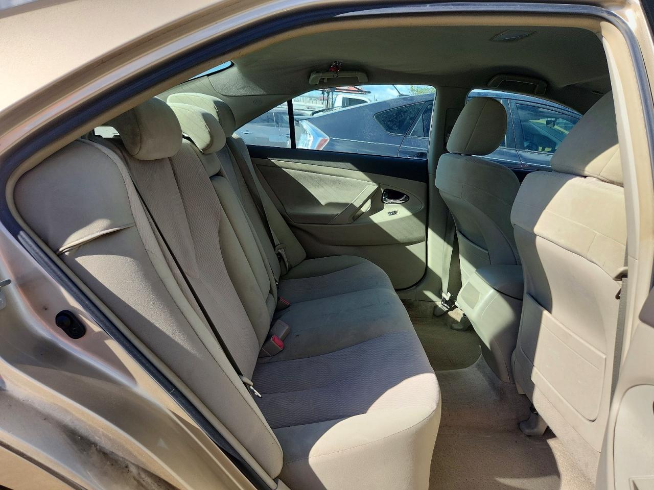 2011 TOYOTA CAMRY LE photo 10