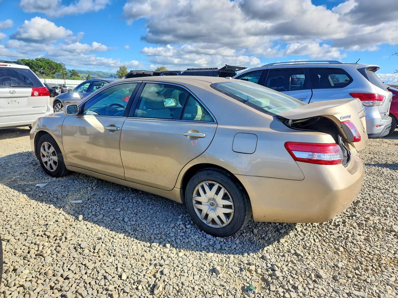 2011 TOYOTA CAMRY LE photo 2