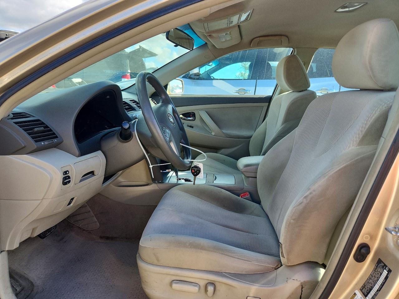 2011 TOYOTA CAMRY LE photo 7