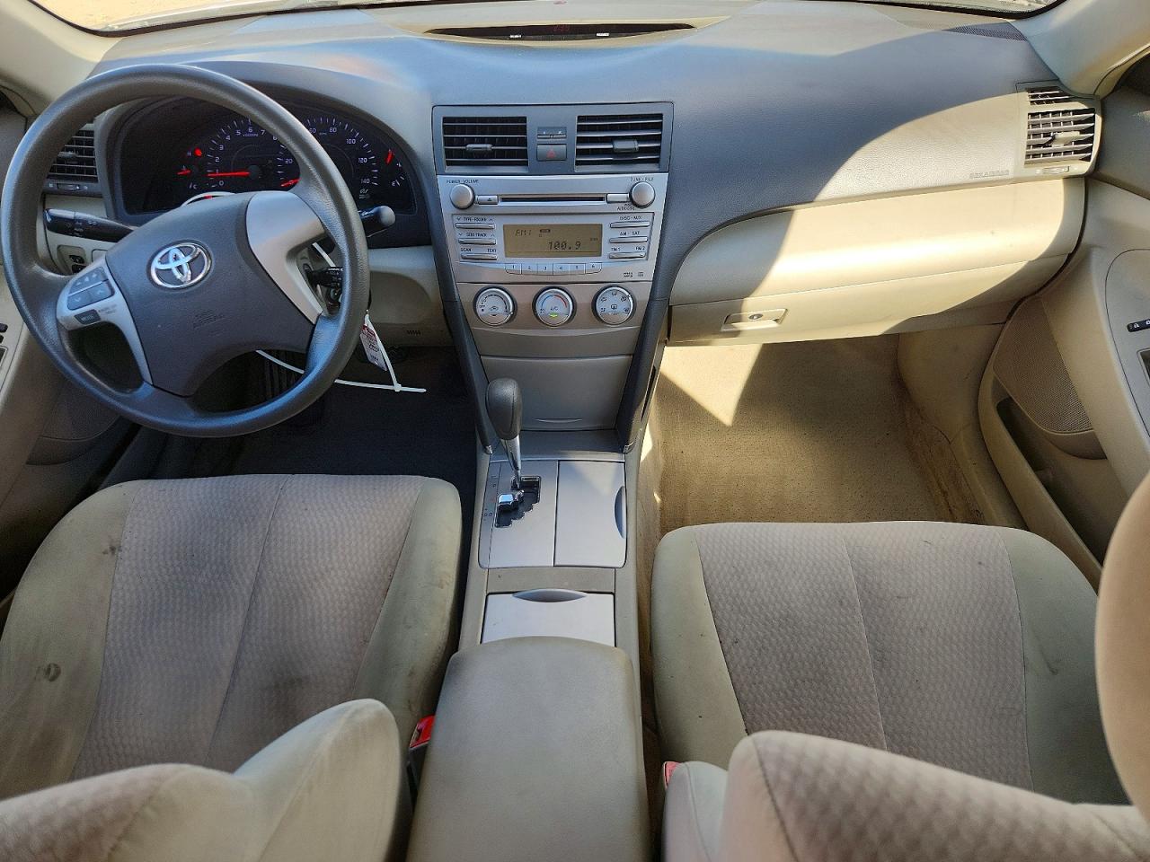 2011 TOYOTA CAMRY LE photo 8