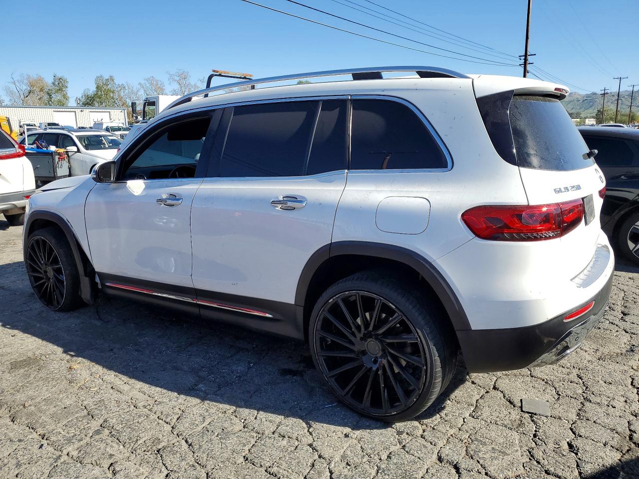 2020 MERCEDES-BENZ GLB 250 photo 3