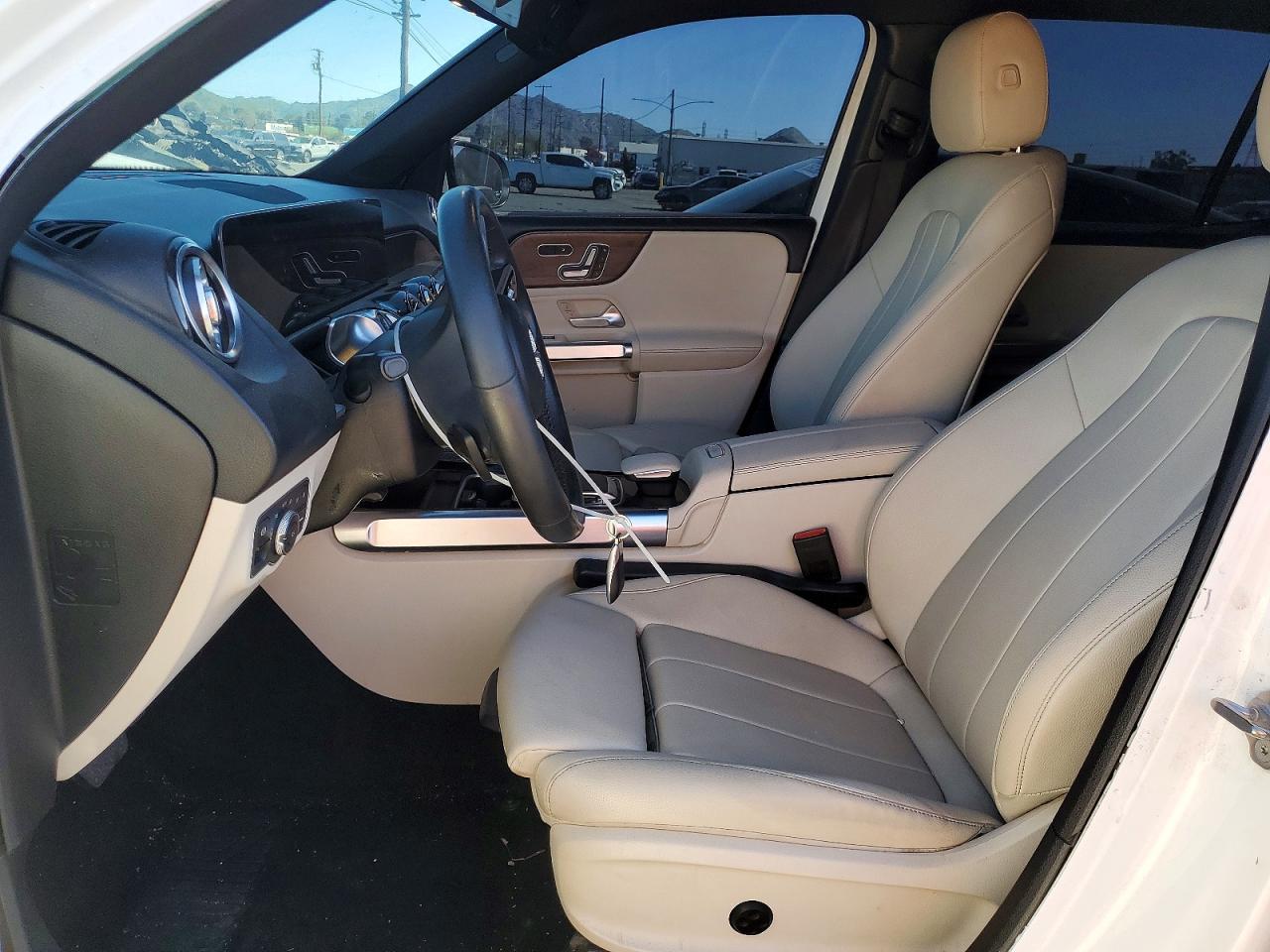 2020 MERCEDES-BENZ GLB 250 photo 13