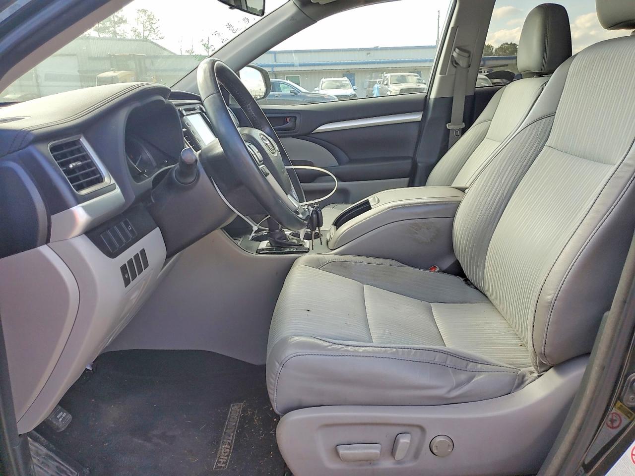 2016 TOYOTA HIGHLANDER LE PLUS photo 13